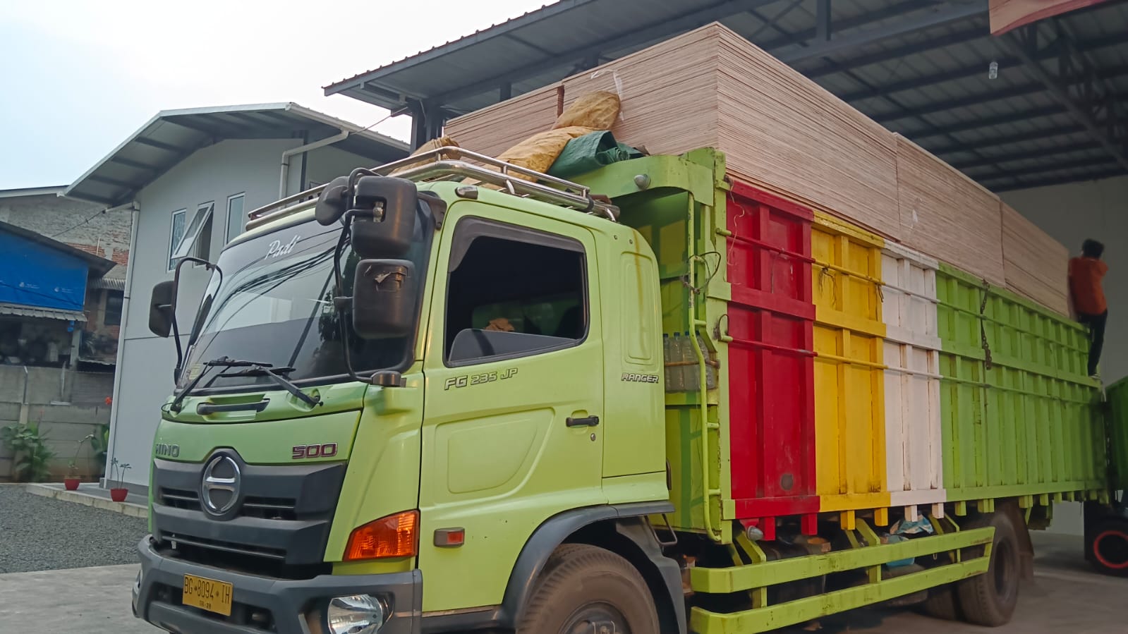 Distributor plywood, pabrik triplek